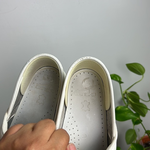 DANSKO Nursecore Minimalist Distressed WHITE Leather CLOGS Mules Sz 39 - Picture 14 of 15